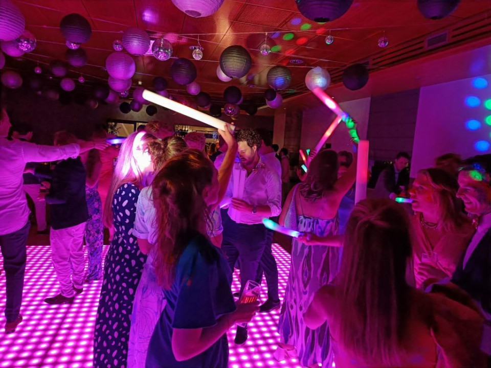 Muziek van DJhurenGelderland.nl details