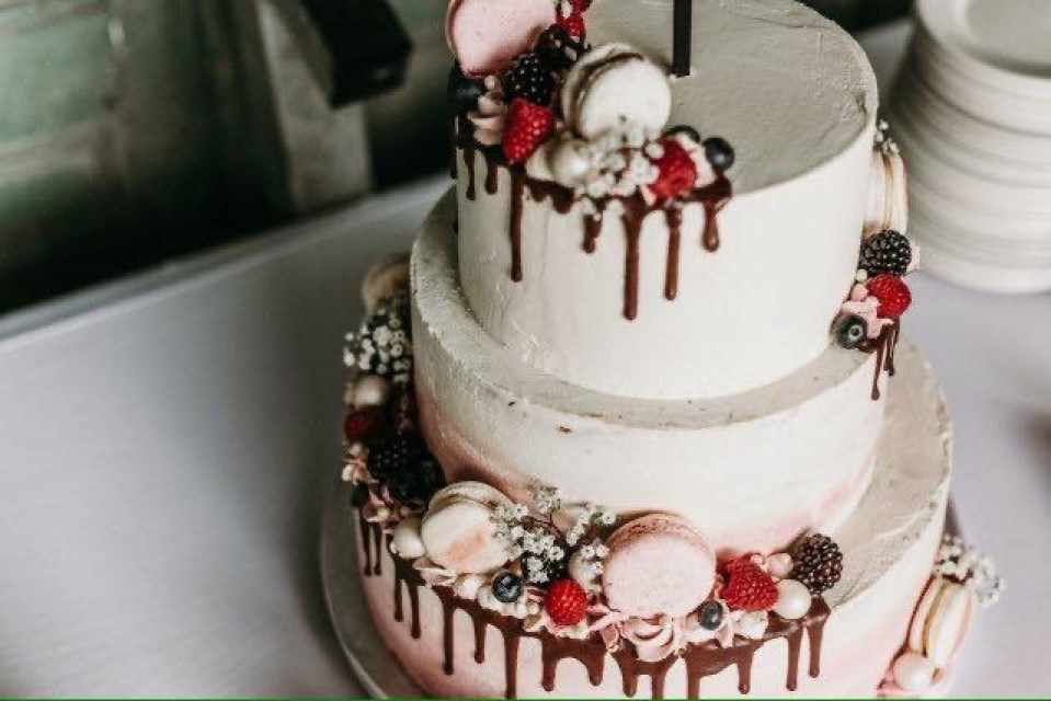 Bruidstaart van Plonie&#039;s Patisserie impressie 