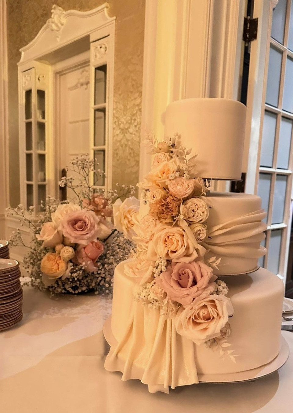 Bruidstaart van Mercuur Patisserie impressie 