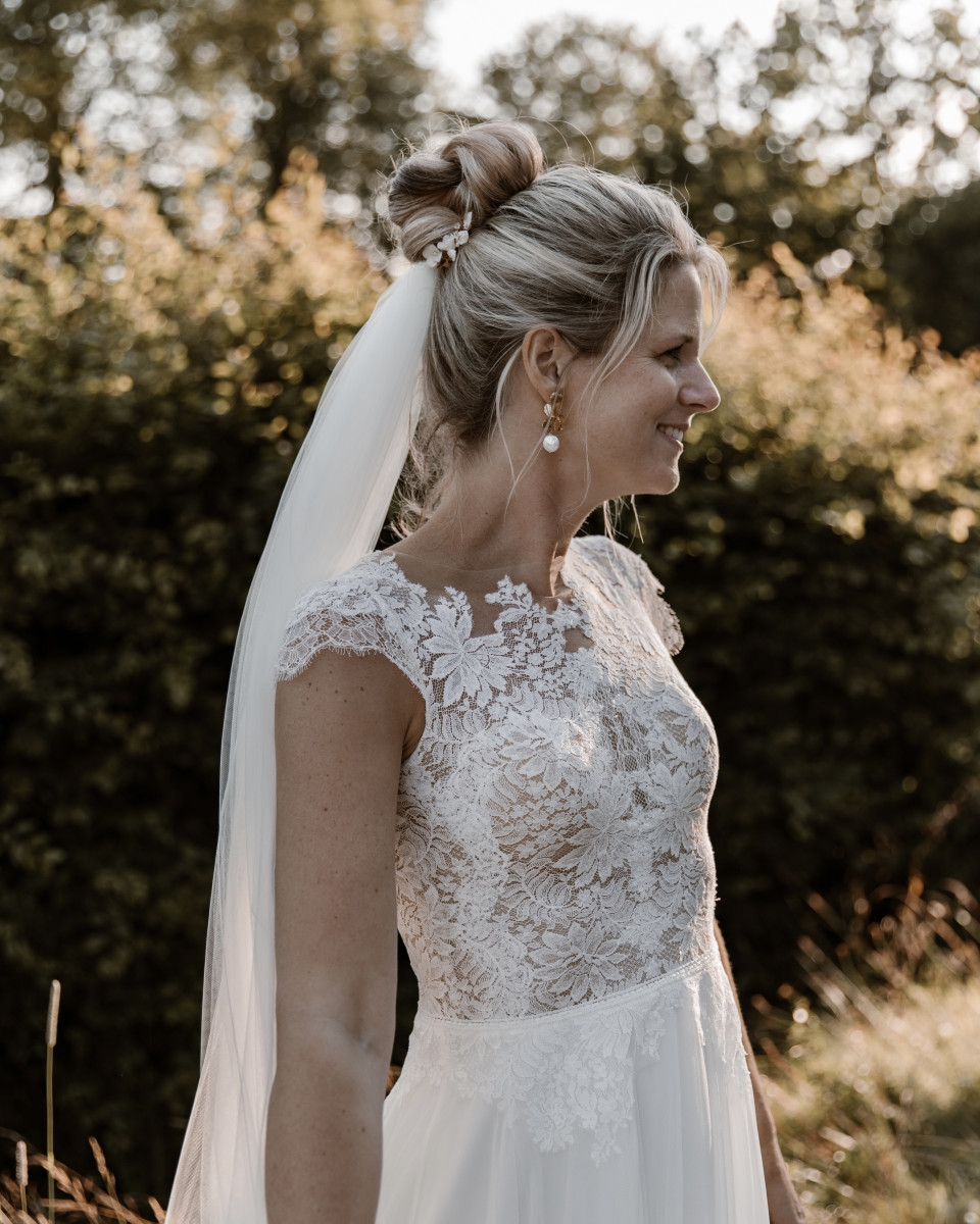 Bruidskapsel door Studio MvS Hair &amp; Make-up stylist impressie 