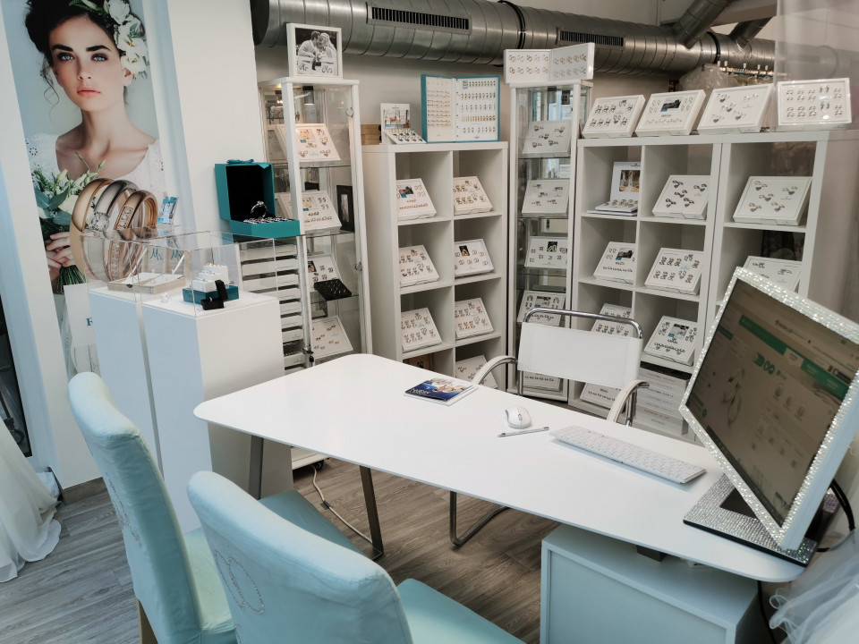 Trouwjurk passen bij Danis Braut und Eventmode