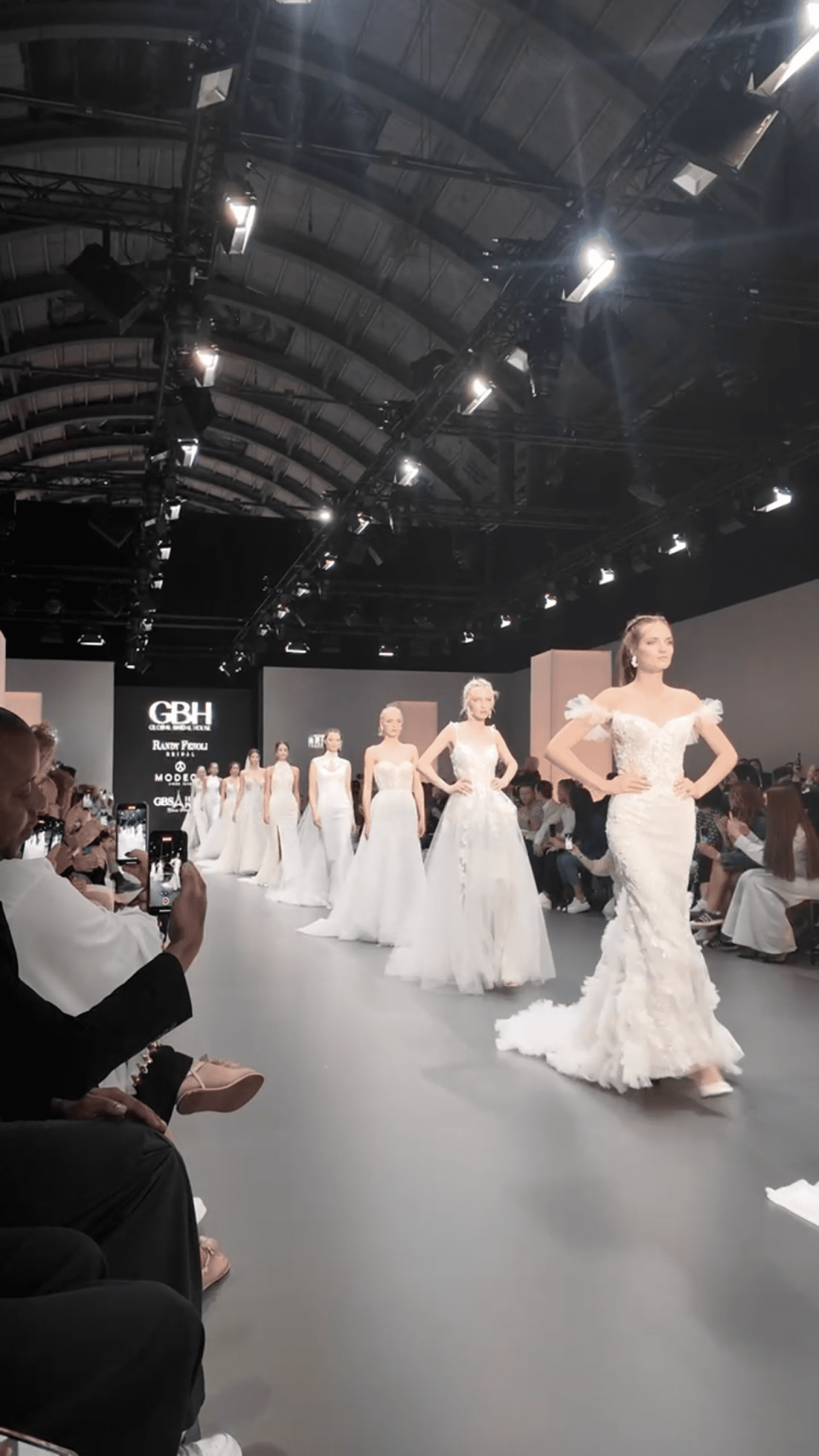 Brautkleid Trends 2025 - Frisch von den Laufstegen dieser Welt