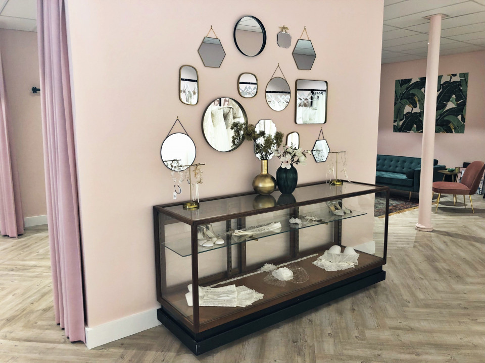 Trouwjurk van La Nova details