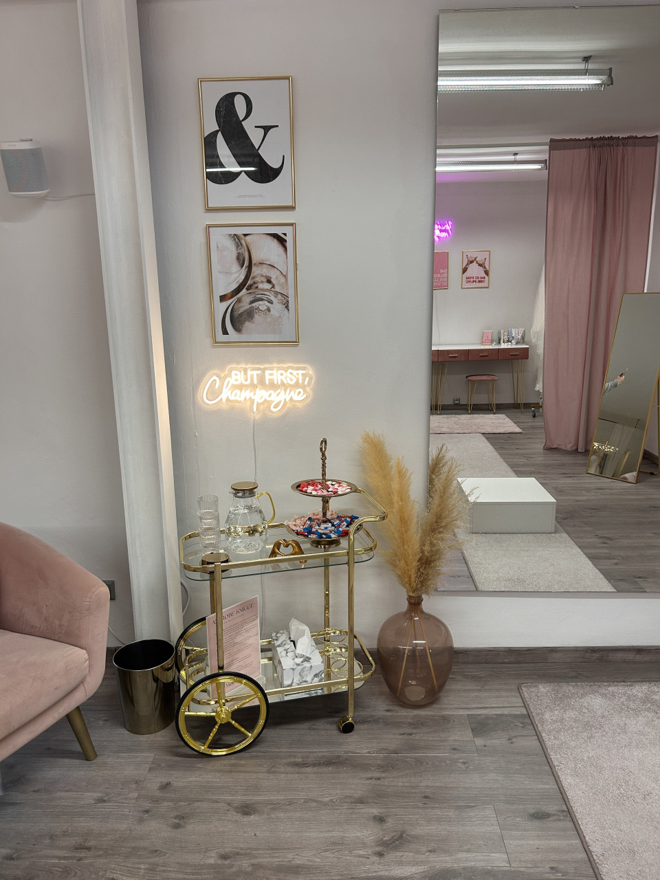 Trouwjurk passen bij Fairytale Braut- und Abendmoden Inh. Aylin Öztürk