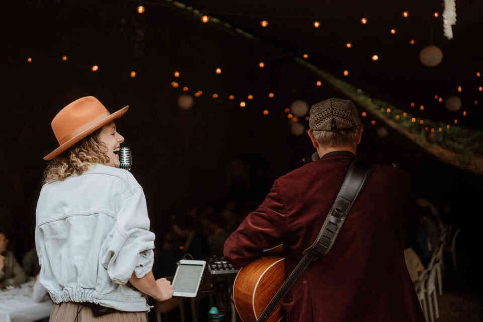 Muziek van Lara Leaves - Akoestische Coverband overzicht