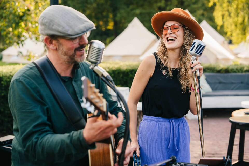 Lara Leaves - Akoestische Coverband