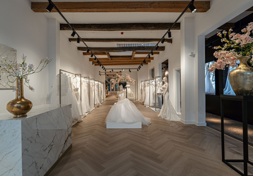 Trouwjurk passen bij Char Bridal Couture