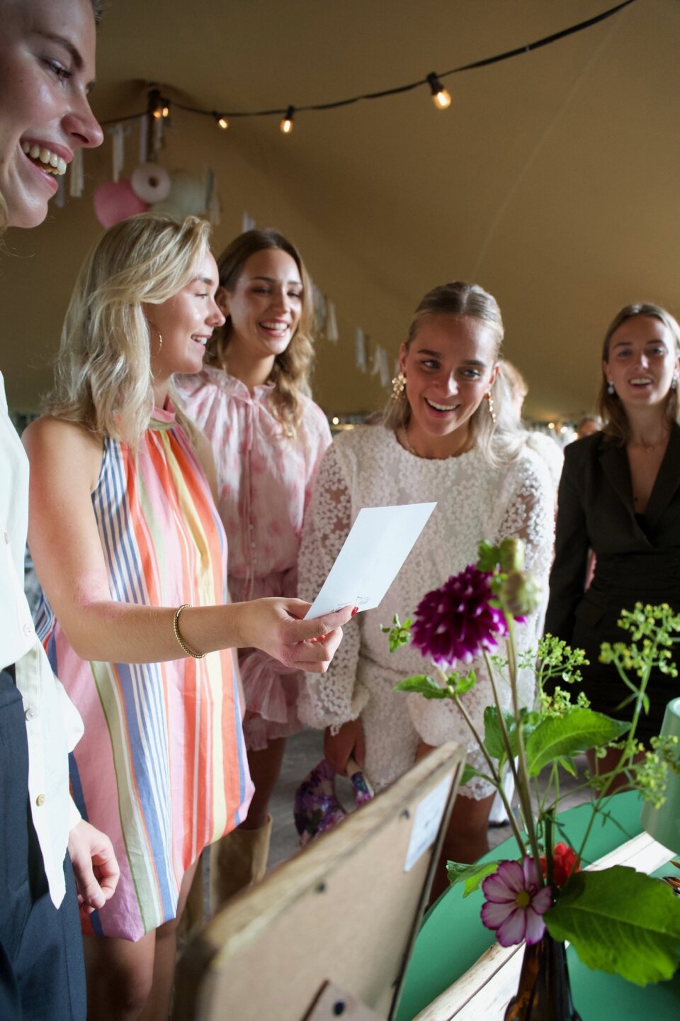 Entertainment van a Girl in the Field impressie 3