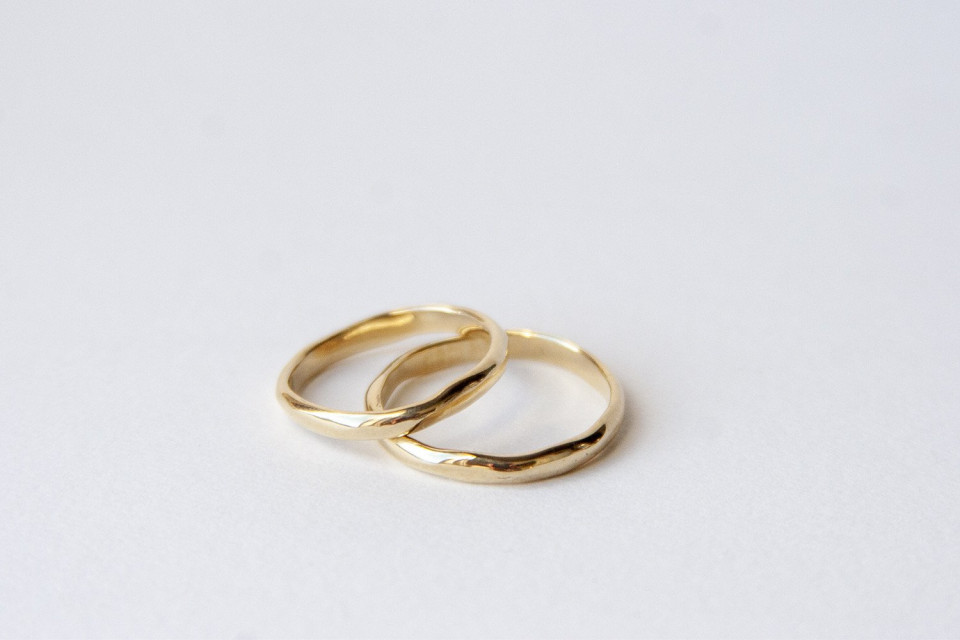 Trouwringen van Maja Lava jewellery impressie 2
