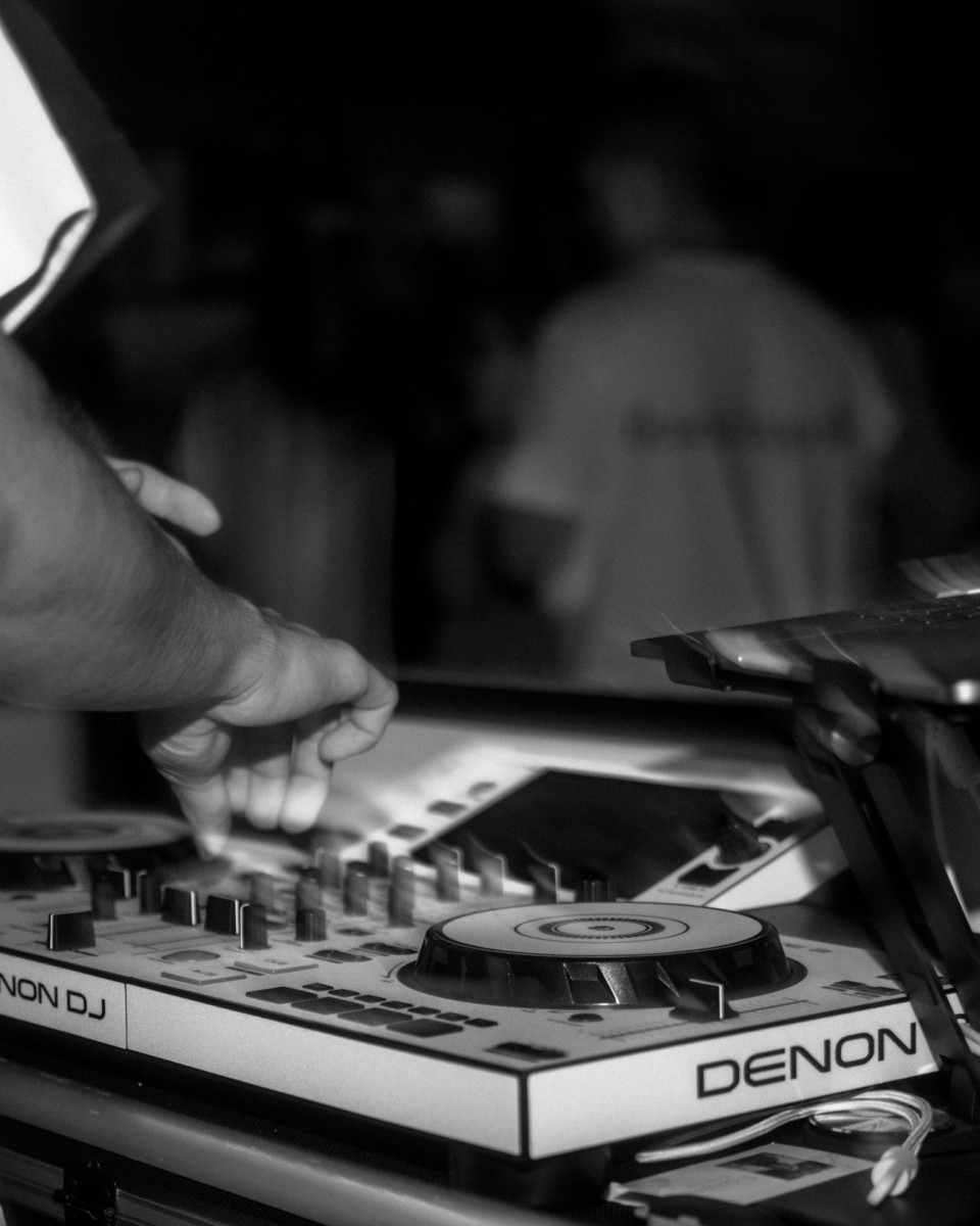 Muziek van Alexander Adam - Hochzeits &amp; Event DJ Würzburg details
