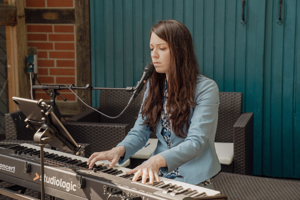 Ceremonie door Christina Hein Freie Rednerin &amp; Sängerin impressie 3