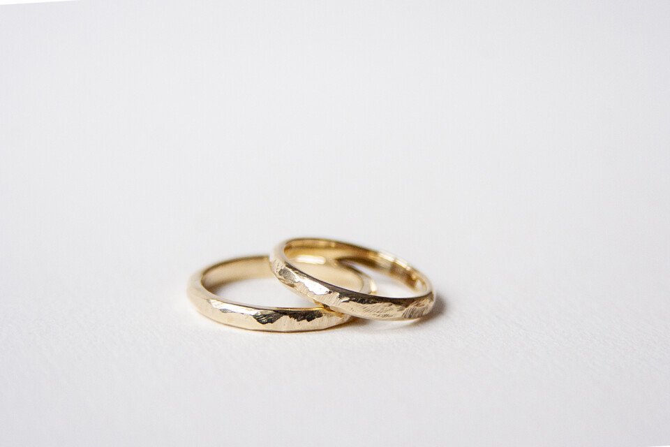 Trouwringen van Maja Lava jewellery impressie 3