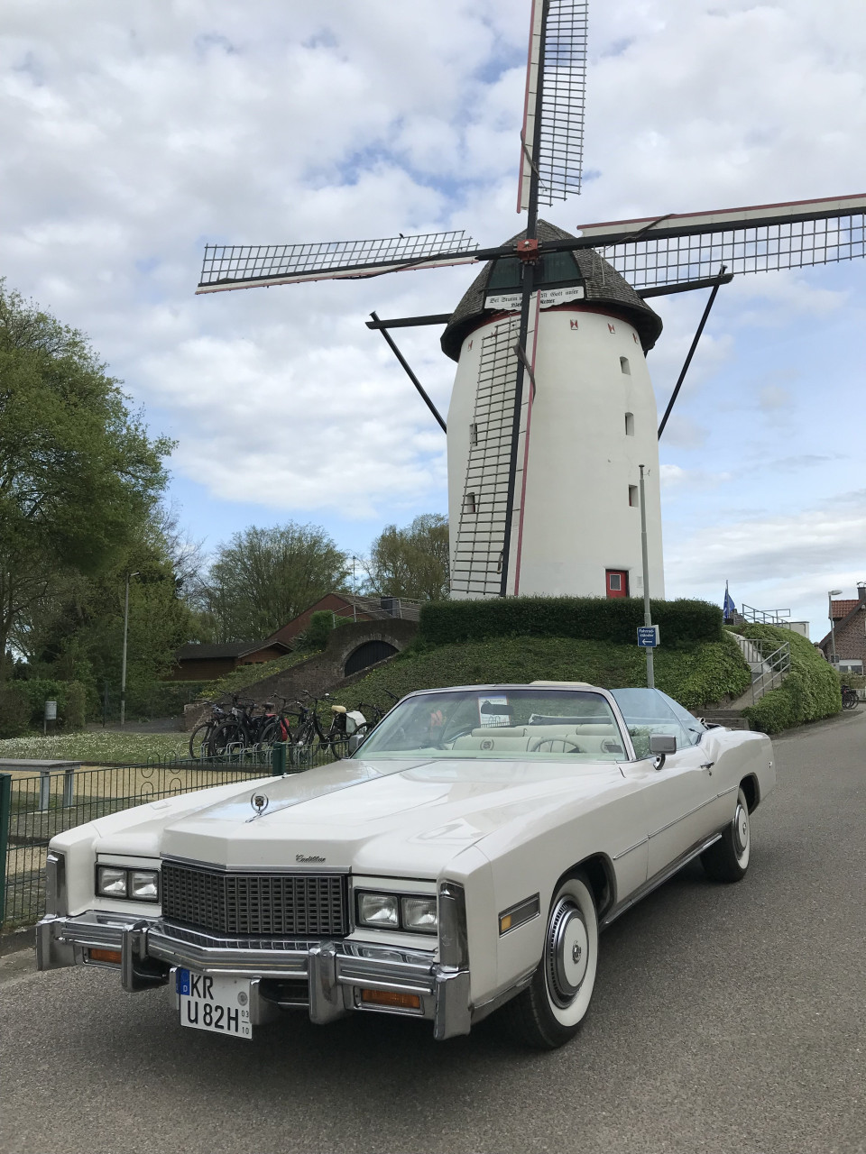 Trouwauto van White Star Limousinenservice, Stretchlimousinen, Partybusse, Oldtimer impressie 3