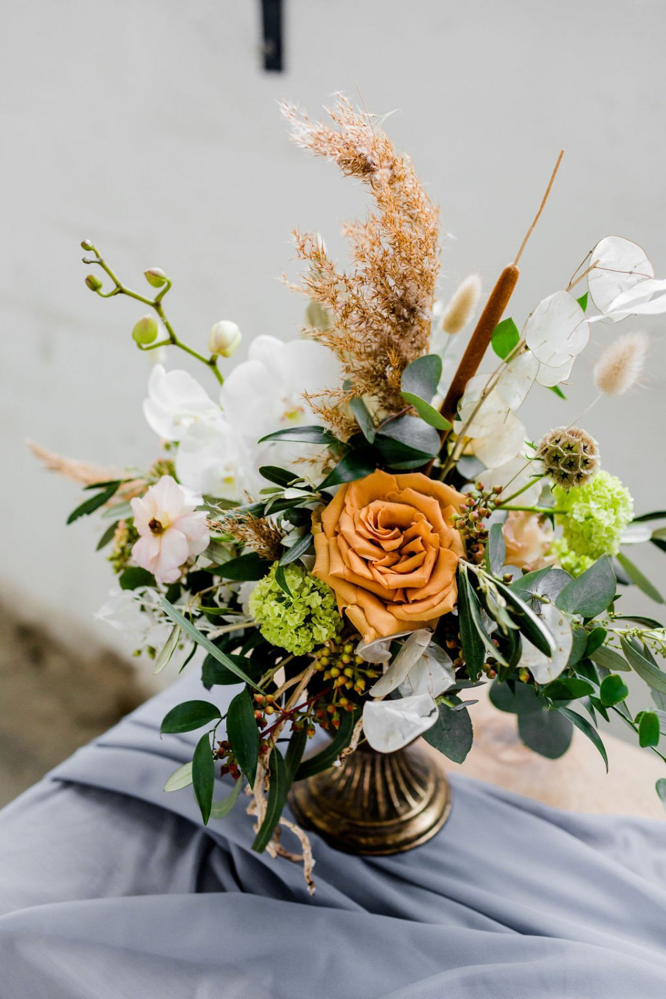 Bruidsboeket van Let Love Blossom details