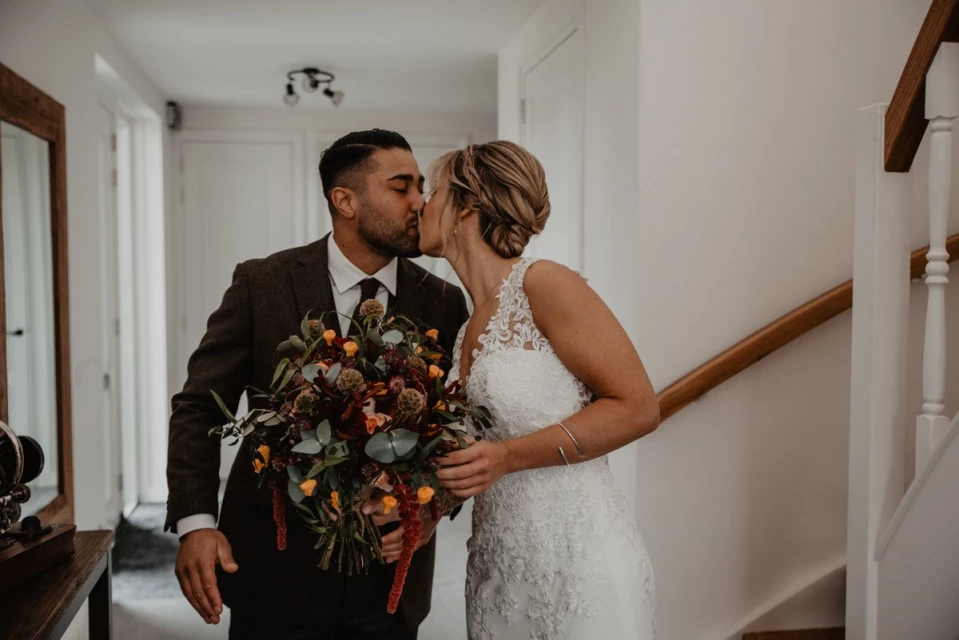 Hochzeit zuhause feiern | Wie feiert man eine Hochzeit im eigenen Zuhause?
