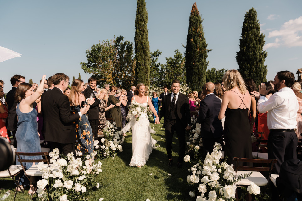 Wedding Recessional Ideas: Order, Music, and Toss