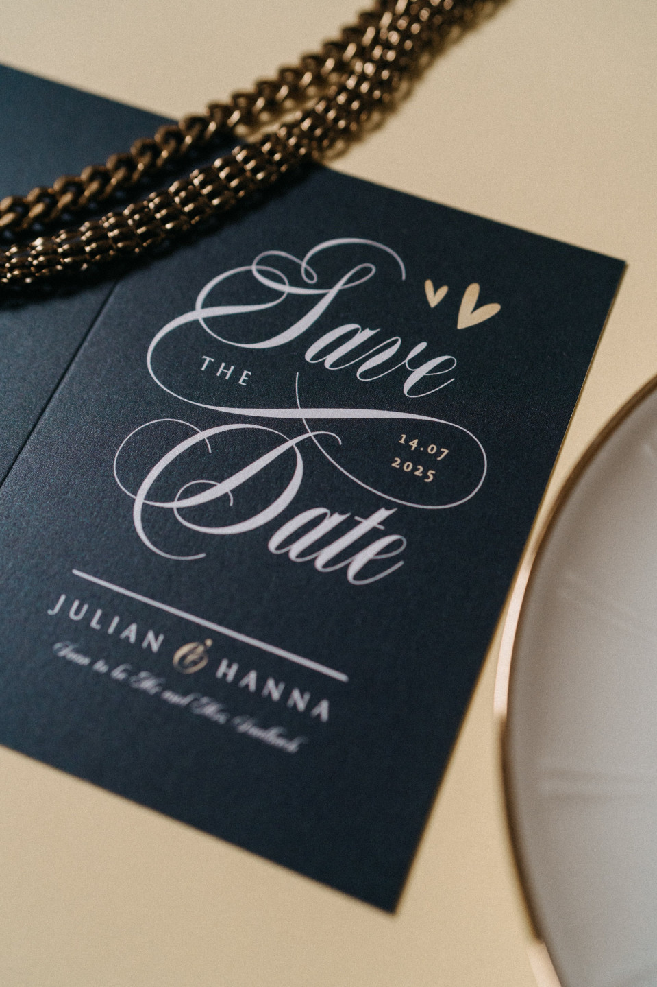 Save-the-date Karte in schwarz