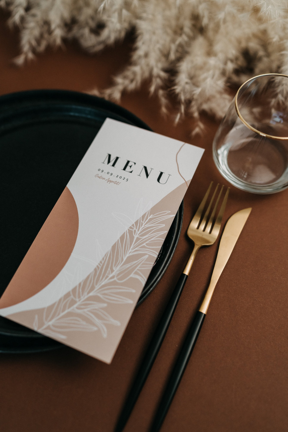 Menükarte in Brauntönen