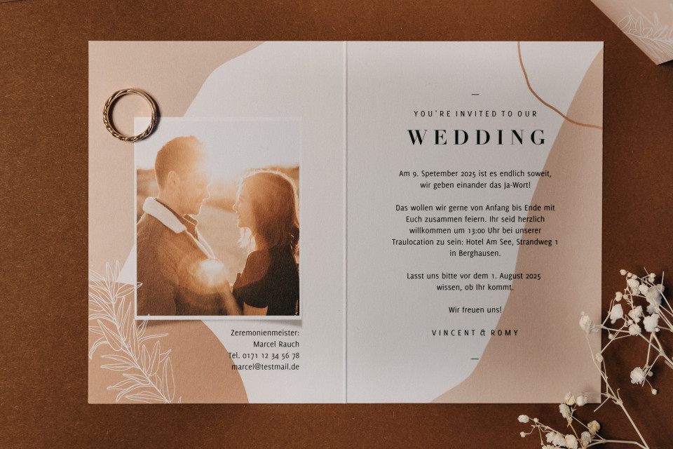 Hochzeitseinladung in Brauntönen