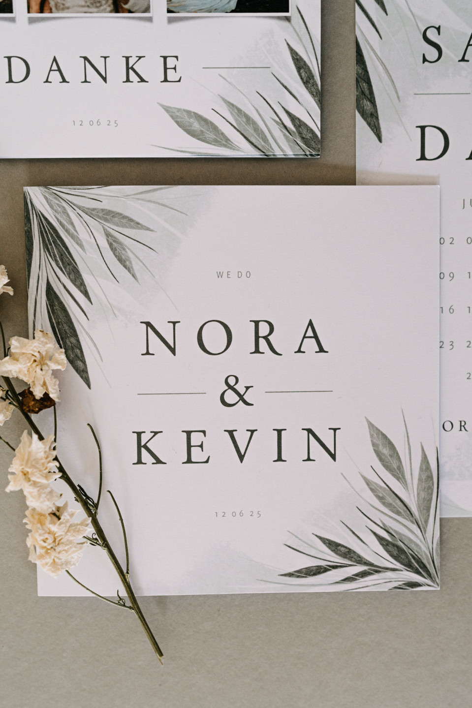 Einladungen mit grünen Details