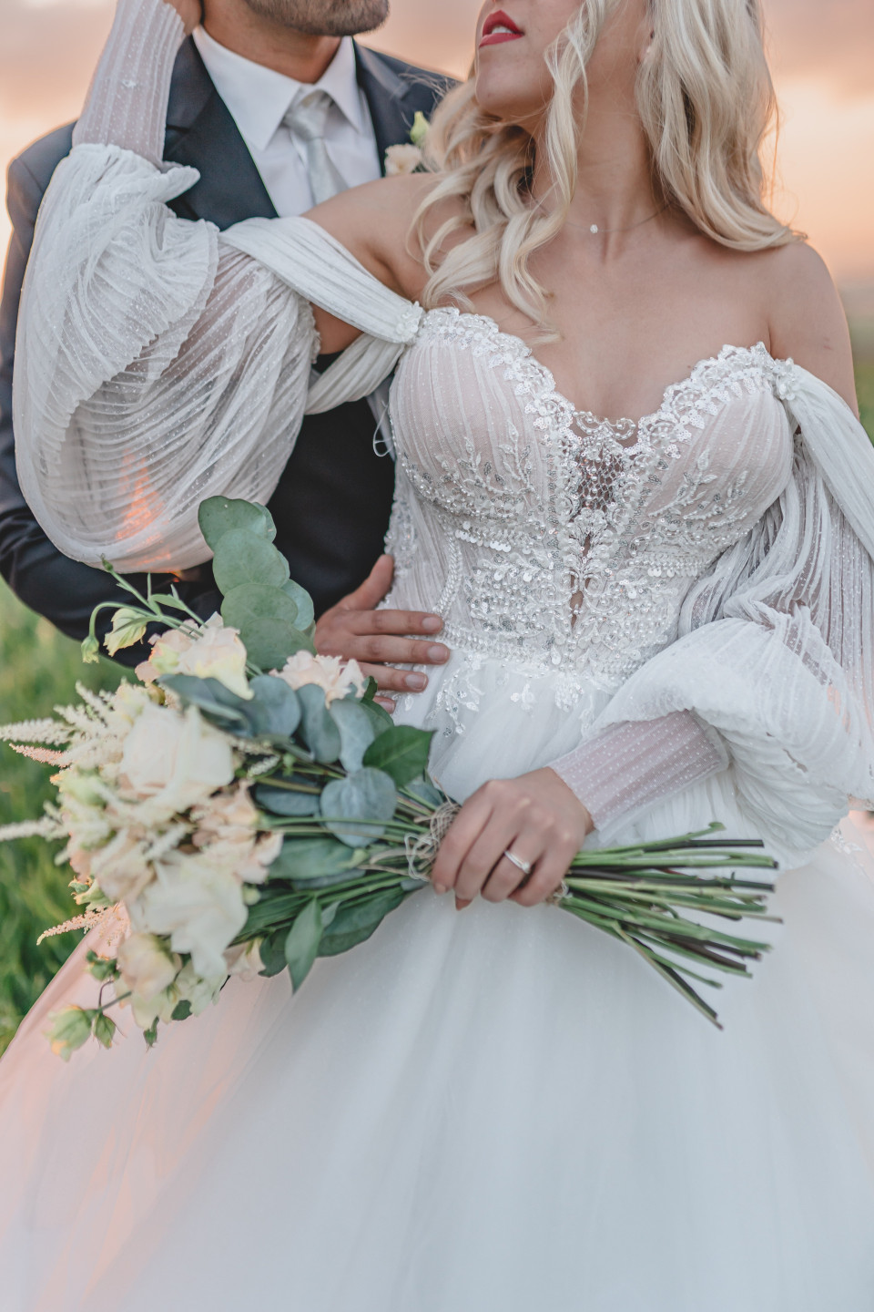 Cremefarbener Brautstrauß mit Eukalyptus