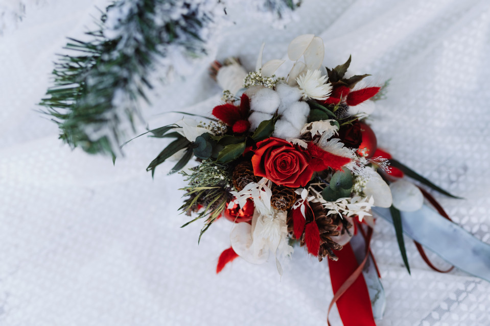 Klassischer Brautstrauß im winterlichen Stil