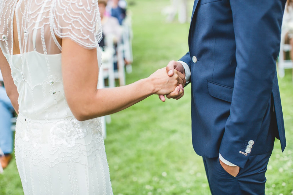 een bruiloftsceremonie op het platteland