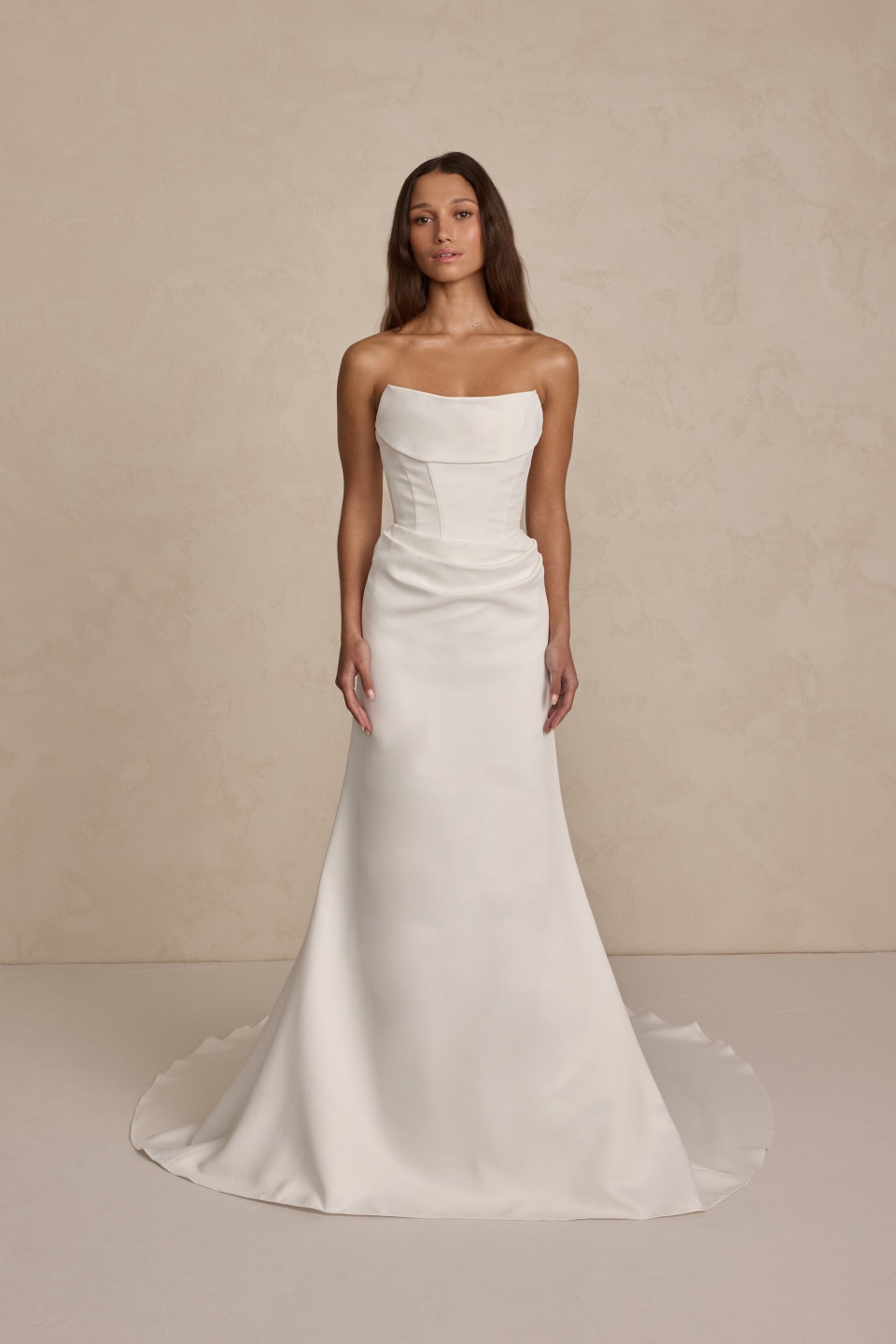 de achterkant van deze strapless trouwjurk uit de herfst 2013 trouwcollectie