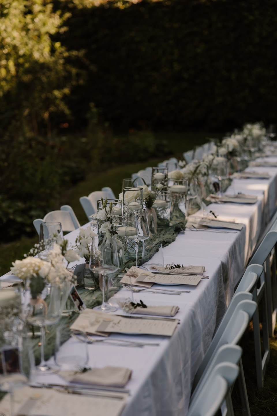 Tafeldecoratie wit met groene details