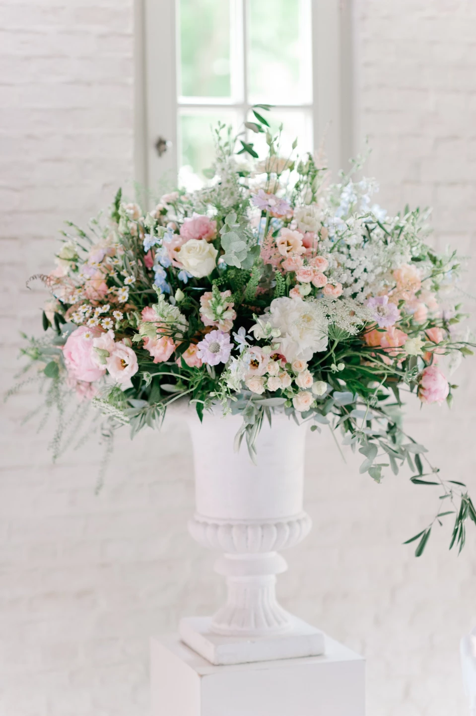 Bruiloftsdecoratie met bloemen