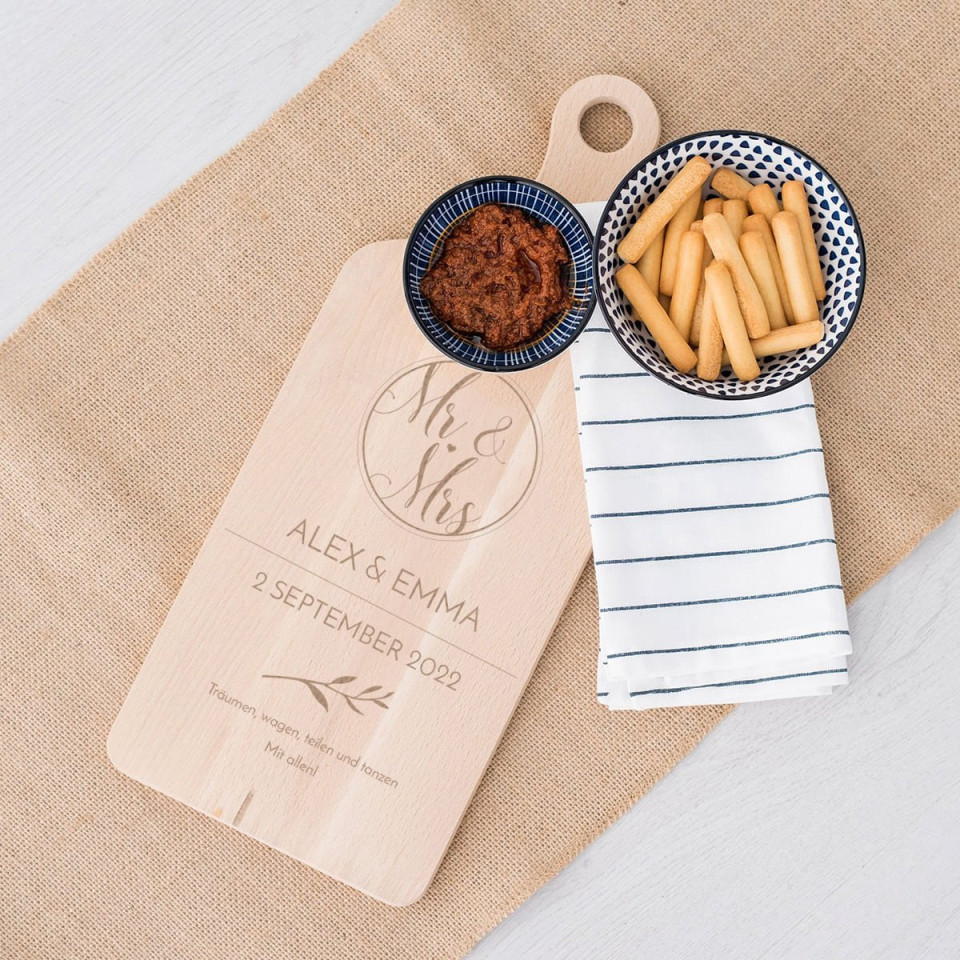 Servierbrett aus Holz moderne Eleganz stehend