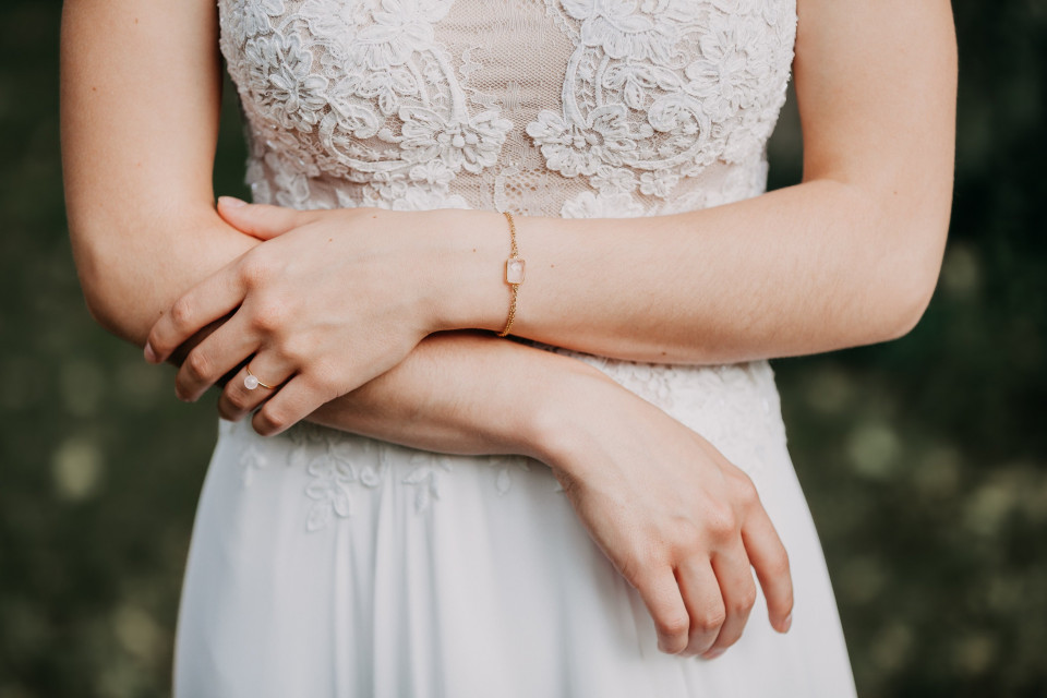 Zarte Armbänder für die Braut
