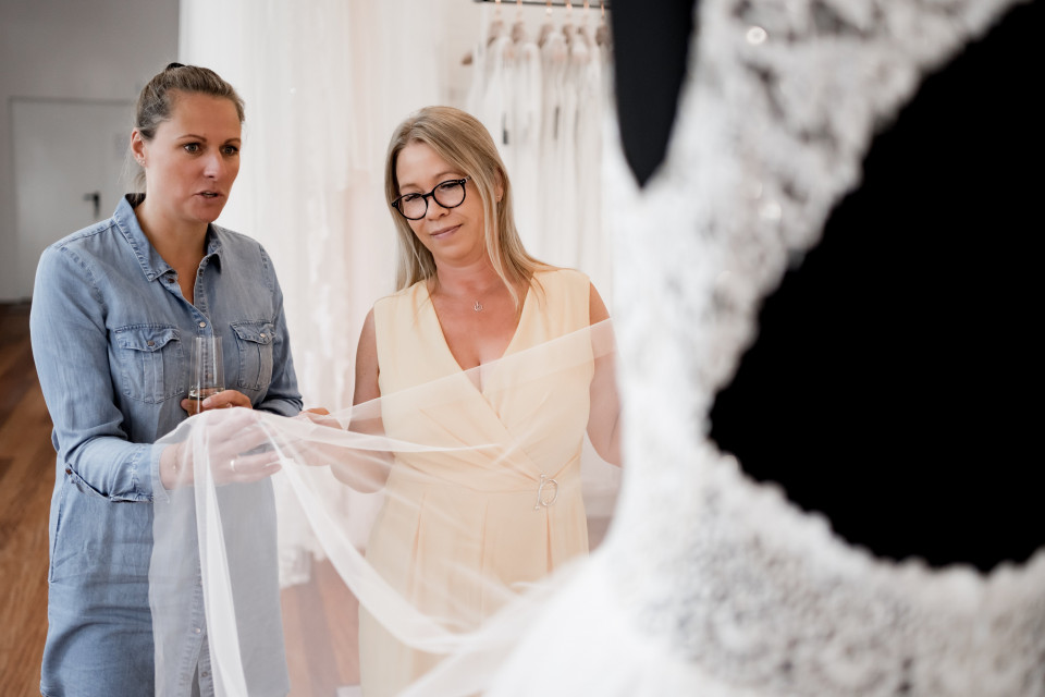 Trouwjurk passen bij liebenswert Brautmoden
