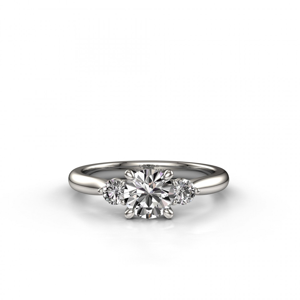 een witgouden verlovingsring met drie ronde diamanten