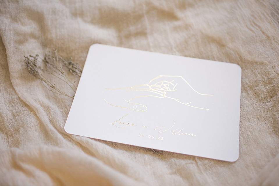 trouwuitnodiging met gouden folie