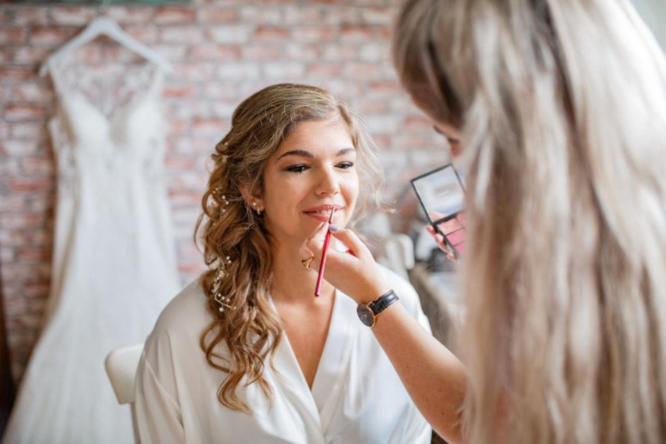 Ambitious Hair &amp; Make-up