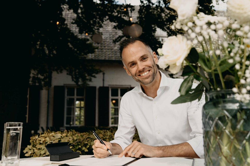 Trouwambtenaar Babs Marc details