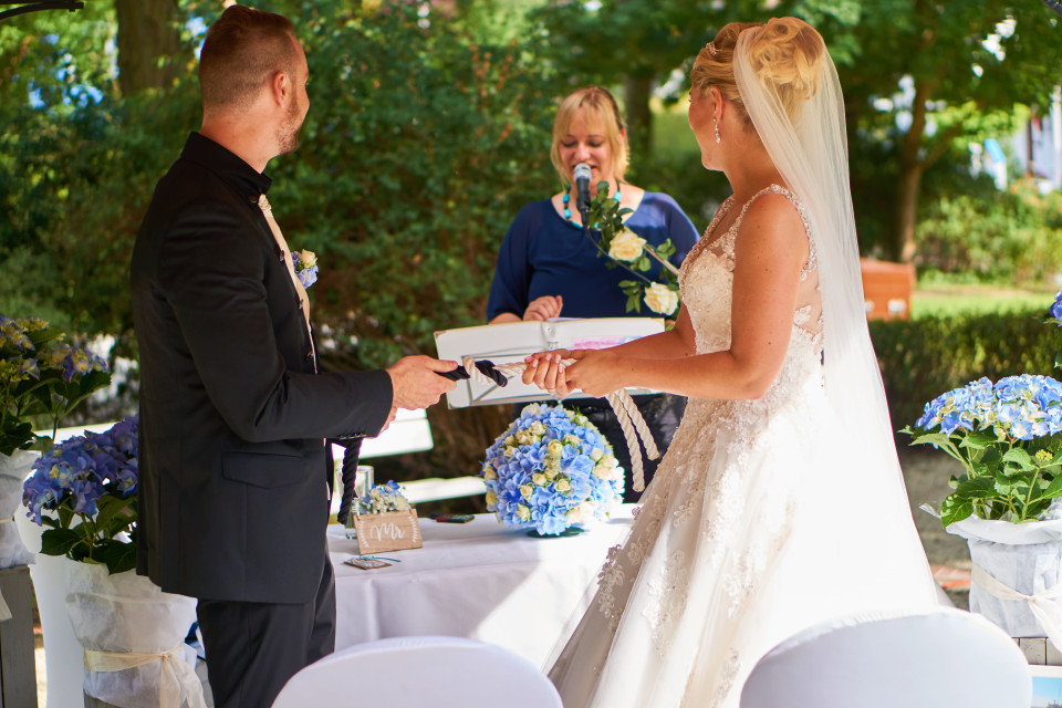 Trouwambtenaar Internationale Hochzeitsrednerin & Sängerin Anne Live! overzicht
