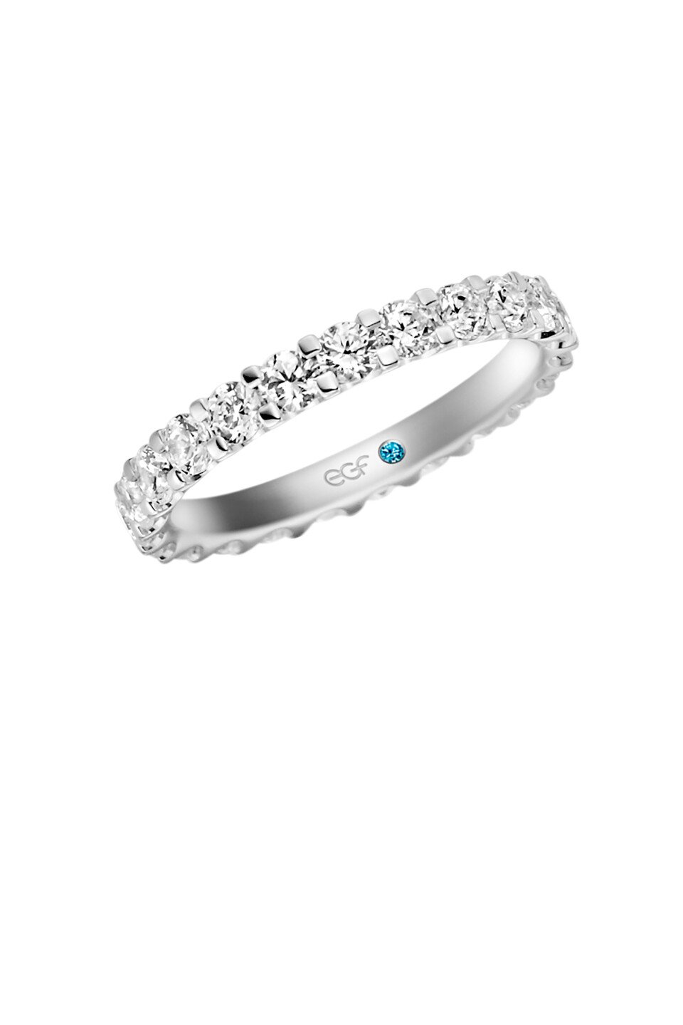 een diamanten eternity band met een ronde briljante snit