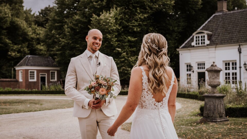 Bruidskapsel door Studio MvS Hair & Make-up stylist details