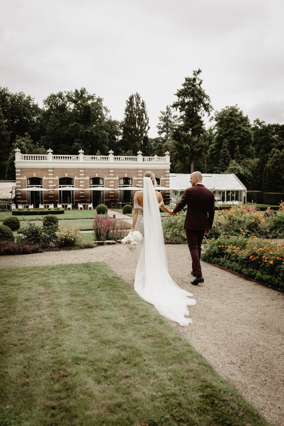 How to Choose a Wedding Photographer: What to Look For, What to Ask, and Red Flags to Avoid