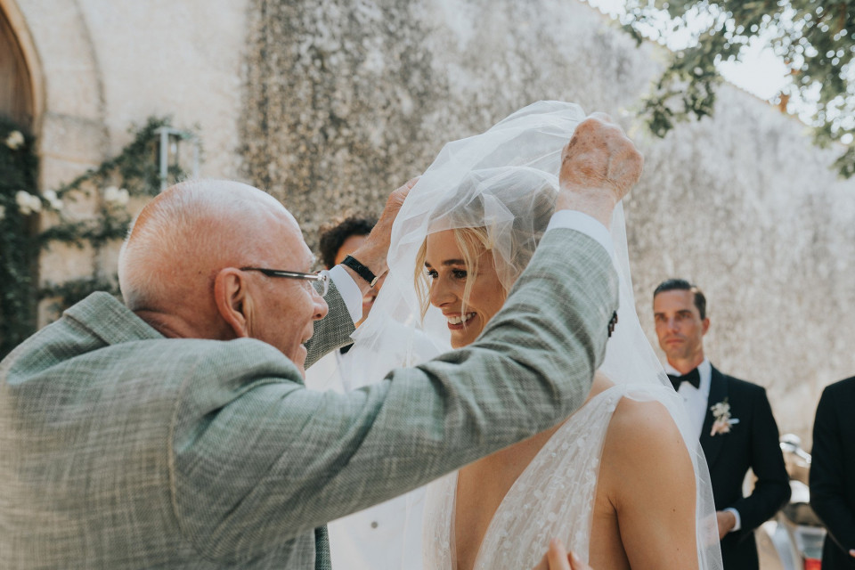 How to Choose a Wedding Veil: Lengths, Styles, and How to Match Your Dress