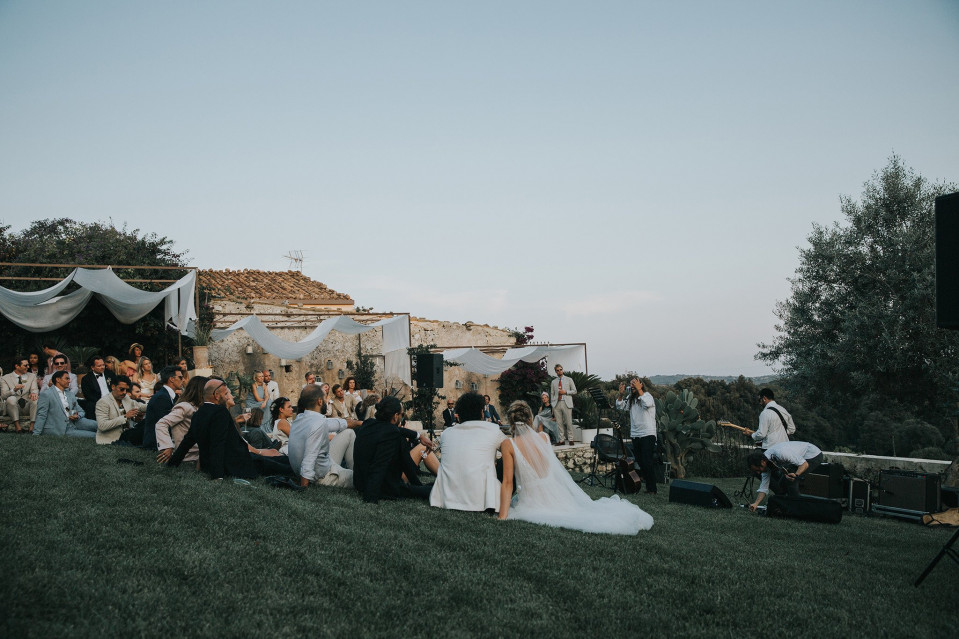 Intimate Backyard Wedding Ideas: How to Transform Your Home into a Dream Venue