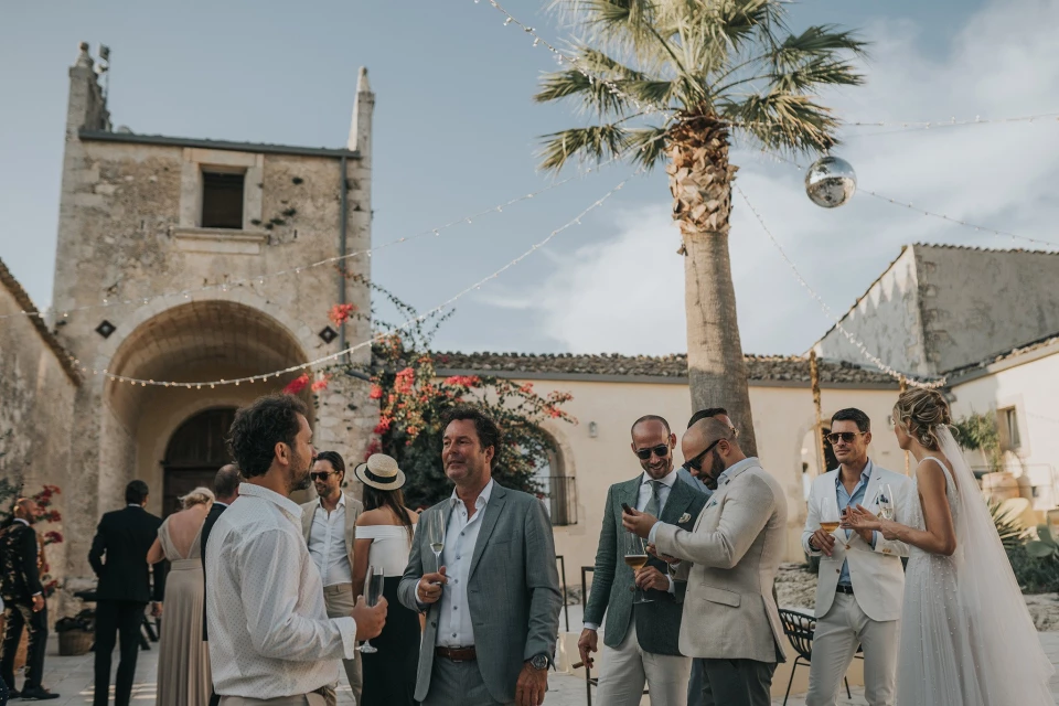 Muss ich auf meiner Hochzeit die Übernachtung für meine Gäste bezahlen? - Ihr fragt, wir antworten!