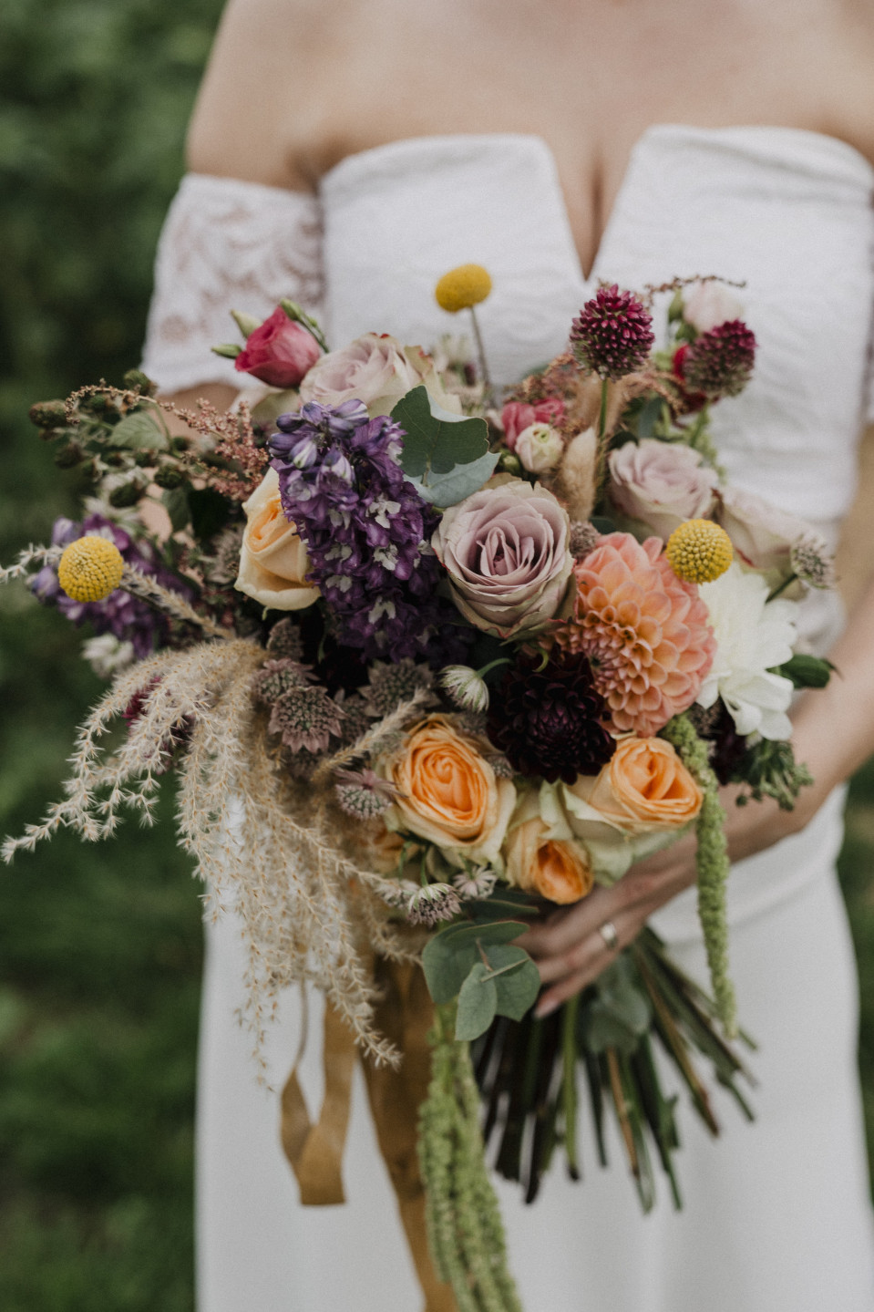 Wilder und natürlicher Brautstrauß