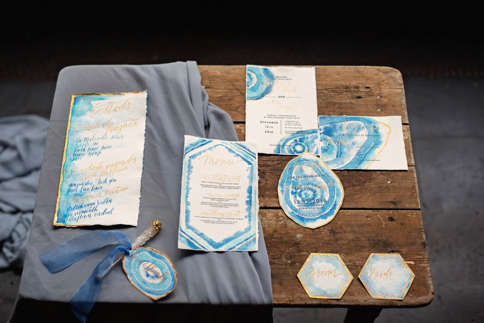 blauwe en gouden bruiloftsstationery