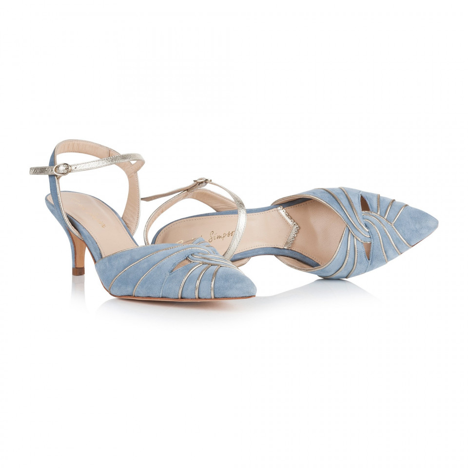 de blauwe suède hoge hak schoenen zijn gemaakt van leer