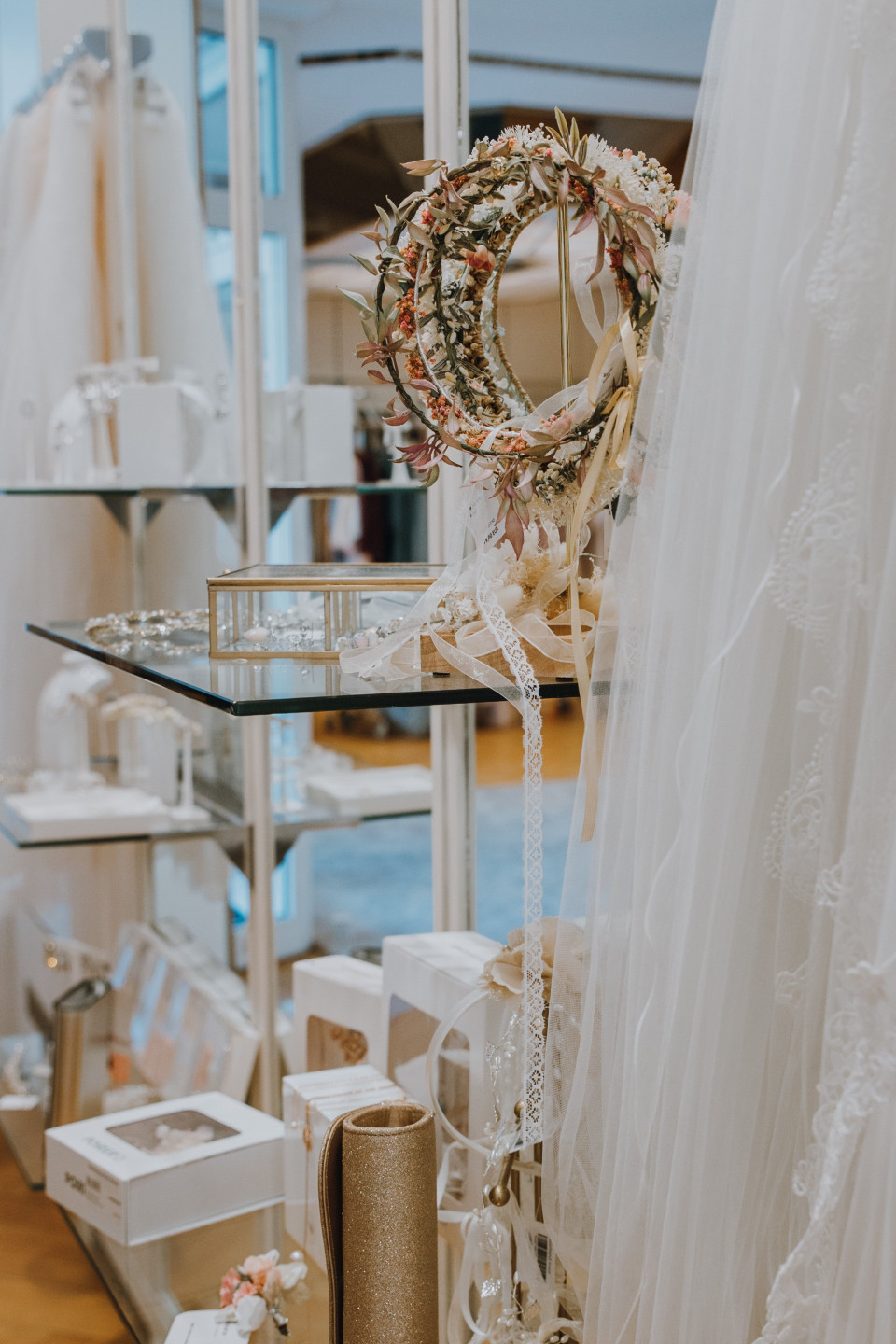 Trouwjurk van Orchidee | Braut- und Festmoden impressie 3