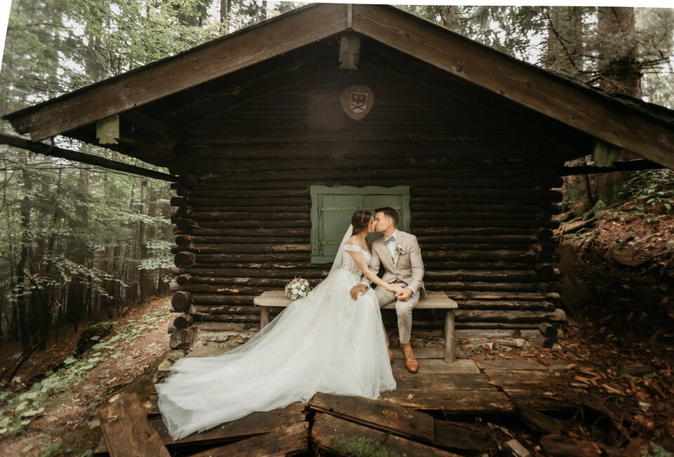 Natürliche und emotionale Almbad-Hochzeit
