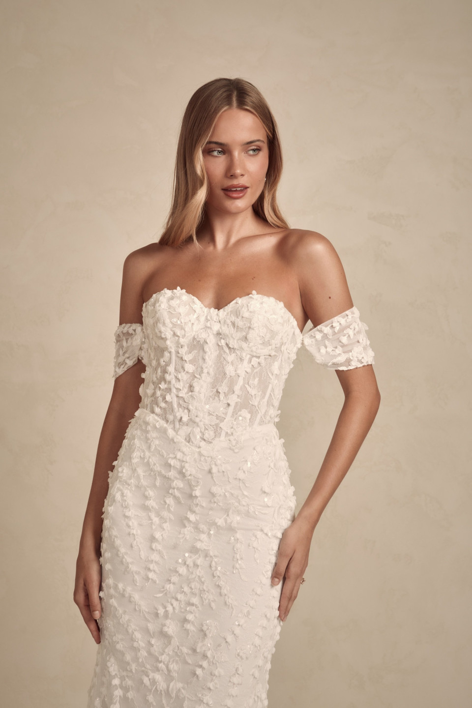 deze prachtige trouwjurk uit de herfst 2016 trouwcollectie van bhl